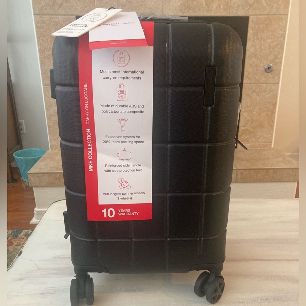 NEW w/ Tag Swiss Mobility MKE Black Hardside Expandable Carry-On Spinner Luggage